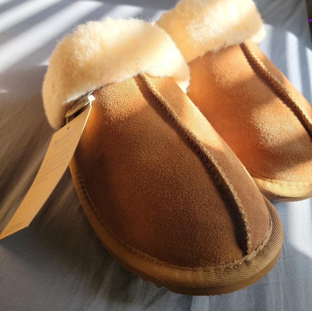 Bearpaw slippers, size 9